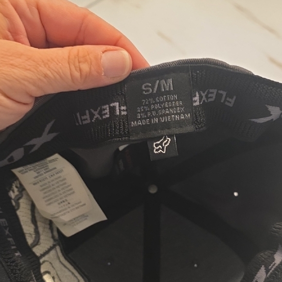 Fox Black and Gray Flexfit Cap - Picture 4 of 5
